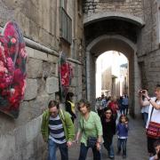Milers de persones omplen els carrers de Girona en el festival Temps de Flors