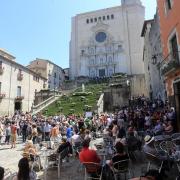 Girona.  60a edició de Temps de Flors, feu fotos d'ambient i d'altres espais, com ara el Modern, que es reobra, i el riu Onyar, que torna a estar guarnit.  1226#Quim Puig