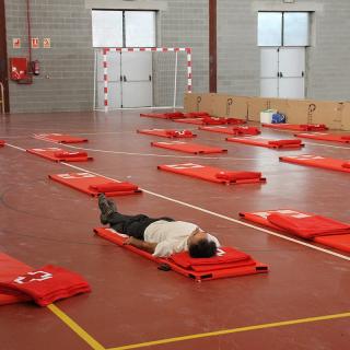 Centre de comandament i pavelló amb els evacuats a Sant Salvador de Guardiola de la urbanització de Ca l'Esteve