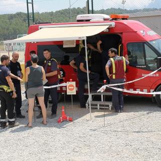 Centre de comandament i pavelló amb els evacuats a Sant Salvador de Guardiola de la urbanització de Ca l'Esteve