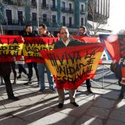 Concentració de persones amb banderes espanyoles a les portes del Suprem