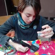 En Roc, de 12 anys i de Terrassa ha construït un cohet amb pen 3D per animar-vos a deixar volar la imaginació.