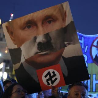 Cartells contra Vladímir Putin en una concentració en suport d’Ucraïna, a Tel Aviv (Israel)