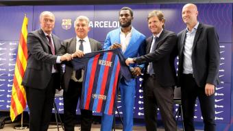 Presentació de Franck Kessié com a nou jugador del Barça a la Ciutat Esportiva Joan Gamper amb la seva família i la directiva del club