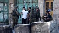 Soldats israelians, durant una batuda a Hebron, a Cisjordània