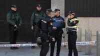 Efectius de la Policía espanyola, ahir davant l'Ambaixada dels EUA  a Madrid