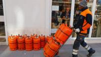 Un repartidor distribueix gas butà, a Madrid