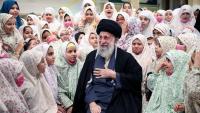 L'aiatol·là Khamenei, en una trobada amb noies