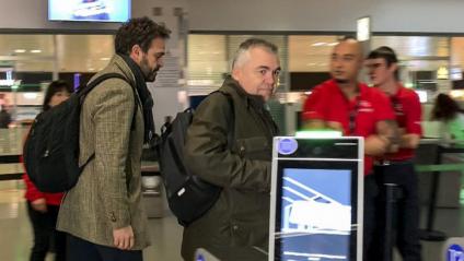 El secretari d'Organització del PSOE, Santos Cerdán, a l'aeroport de Ginebra després de la reunió amb Junts