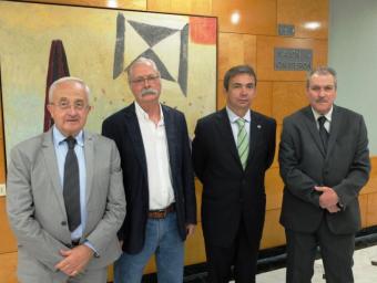 Els homenatjats amb el president del Gremi, Gregori Salvat Cedida