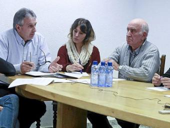 Xavier Rierola, segon per l’esquerra, en un ple a Seva. Els cinc regidors de CiU passaran a ser edils no adscrits Albert Llimós