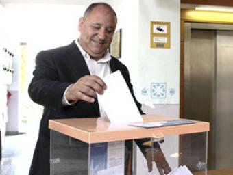 L’alcalde Francesc Colomer ja ha exercit el seu dret a vot en el procés participatiu sobre el centre cultural