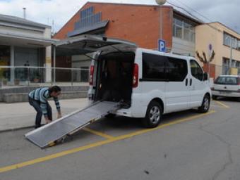 L’únic vehicle de taxi que ara té Lliçà d’Amunt és una furgoneta adaptada a persones amb mobilitat reduïda Ramon Ferrandis
