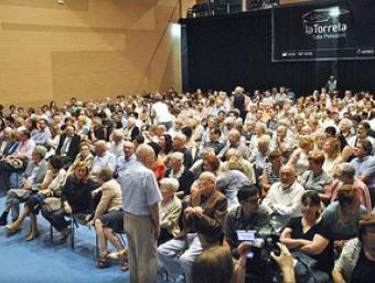 El públic que va assistir a la presentació de la primera part del documental, a la sala polivalent de Montmeló