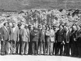 Autoritats locals i provincials, a dalt, al pas fronterer de Coll d’Ares, en la inauguració de la carretera l’1 d’agost de 1964 Alejandro Cuadrado