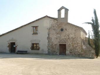 L’actuació permetrà introduir millores a l’ermita i posar la campana (a la imatge es pot veure el campanar buit) Griselda Escrigas