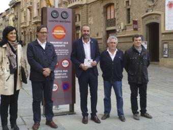 L’alcalde, Josep M. Vila d’Abadal, amb els regidors i els tècnics municipals que aquest matí han presentat el projecte
