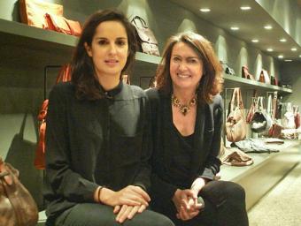Núria i Carmen Brussosa, a la botiga que van obrir fa cinc anys al carrer del Tenor Viñas, a tocar el Turó Parc de Barcelona Miquel Erra