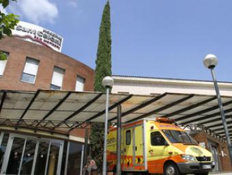 Una ambulància a l’Hospital de Sant Celoni. L’Ajuntament reclama més servei Griselda Escrigas
