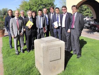 Els alcaldes de Parets, Granollers i Montmeló amb responsables de la Generalitat i del Circuit quan van acordar impulsar el PDU