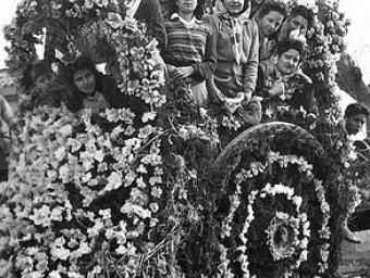 Carrossa de la festa de Sant Antoni (1945). Cedida per Antònia Fanés