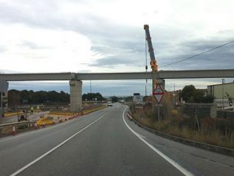 Aspecte del viaducte sobre la carretera de Montbrió, aquest passat divendres al matí Revista Cambrils
