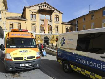 Ambulàncies a l’entrada de l’Hospital de Campdevànol Jordi Puig