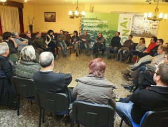 Imatge d’una de les assemblees que ha fet Tona Futur per decidir si es presnentava o no