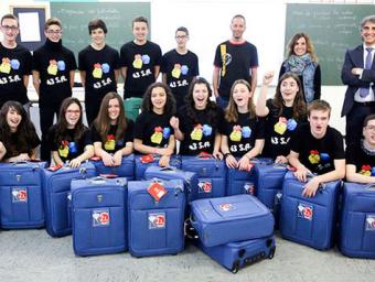 L’equip 43 SA de Manlleu, amb les maletes a punt per marxar a Santa Cruz de Tenerife