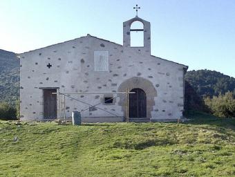 La capella de Sant Elies, a la imatge durant les obres, torna a mostrar el campanar d’espadanya després de 40 anys