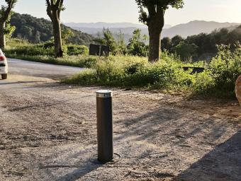 Les pilones i pedres tallaran les tres vies d’accés a les Granges de Can Déu, prop de la carretera de Gallifa