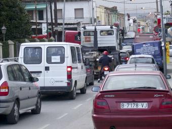 Per la travessia de la B-500 passen cada dia uns 15.000 vehicles. L’Ajuntament reclama a la Generalitat que busqui un traçat alternatiu