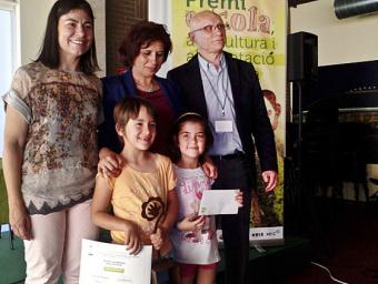 Maia Carreras i Abril Martín, alumnes de Can Besora, van recollir el premi