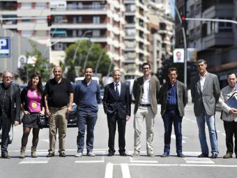 Tots els candidats al pas de vianants de l’avinguda del Parc, entre la plaça Barangé i el parc Torras Villà Ramon Ferrandis