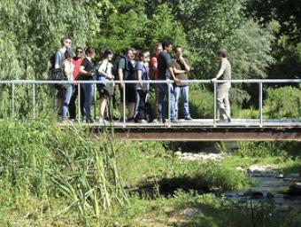 Els estudiants estrangers durant una passejada pel Tenes dilluns Ramon Ferrandis