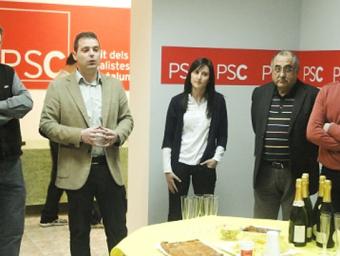 Esteve Pujol, Enric Pérez, Núria López i Ramon Roqué, amb Joaquim Nadal, en un època no pas gaire llunyana on el PSC tenia molt més poder al Ripollès