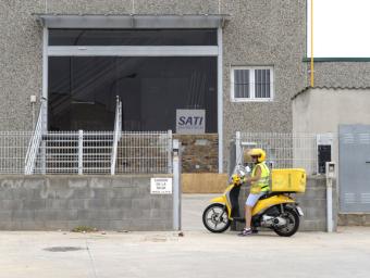 Les instal·lacions estan situades al polígon industrial La Borda, en un dels accessos a la població de Caldes Ramon Ferrandis