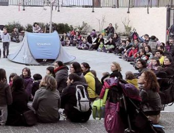 Els pares dels alumnes de l'escola Joan Coromines de Mataró es van tancar la setmana passada al centre per evitar que es tanqui una línia de P3 QUIM PUIG