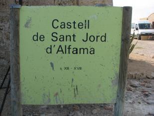  L'indicador del castell de Sant Jordi de l'Ametlla de Mar.   Marc C. Griso 