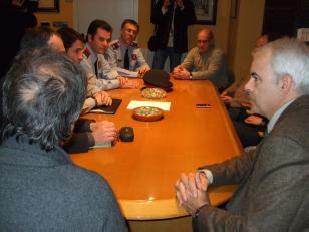  Un moment de la reunió que van mantenir, el desembre passat, els Serveis Territorials del Departament d'Interior, Mossos d'Esquadra i alcaldes del Solsonès.   Arxiu ACN/Maria Alba Riu. 
