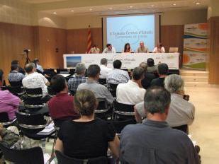  Una trentena de persones procedents d'arreu de la demarcació han participat a la II Trobada de Centres d'Estudis de Lleida.   Xavier Lozano. 