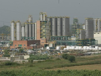 Una imatge de la refineria de Repsol, l'empresa pionera a col·laborar amb els veïns. J.F