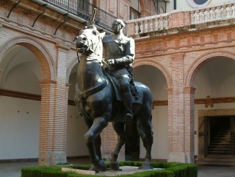 Estàtua eqüestre de Franco que es conserva en Capitania General EL PUNT AVUI