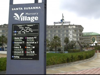 Imatge d'arxiu d'alguns hotels de Santa Susanna, que es troben concentrats en el passeig marítim del municipi. T.M