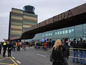  La terminal de l'aeroport de Lleida-Alguaire, el dia del vol inaugural.   LAURENT SANSEN. 
