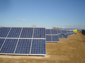 Vista d'un parc fotovoltaic a Sant Fost de Campsentelles, al Principat de Catalunya. EL PUNT