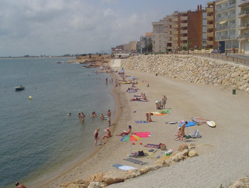 La platja de l'Arquitecte regenerada el 2007, desapareixerà. EL PUNT AVUI