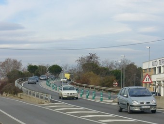 Extrem sud de la variant de Banyoles, a Cornellà del Terri. Des d'aquest punt i fins a Fares s'ha de desdoblar la C-66.  R. E