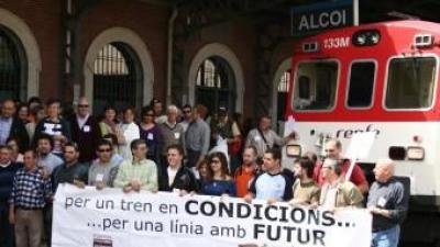 Concentració a l'estació d'Alcoi a favor del manteniment i millora de la línia. EL PUNT AVUI