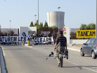 Una protesta contra el cementiri de residus nuclears a Ascó.  JUDIT FERNÁNDEZ